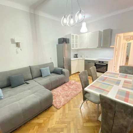 Boem 2 Sibiu Old Town Apartment Bagian luar foto
